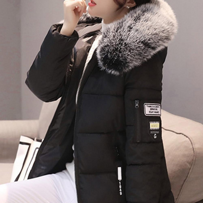 Damen Winterjacke Schwarz mit Kunstfellkragen, warm, modisch, Outdoor-Bekleidung.