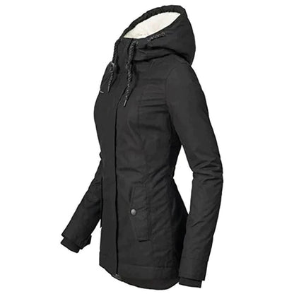 Schwarze Damen-Winterjacke mit Kapuze, warm gefüttert, ideal für kaltes Wetter.
