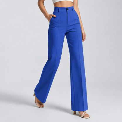 Königsblaue Hose mit hohem Bund und Bügelfalten, am Model leicht schreitend, Frontansicht 15