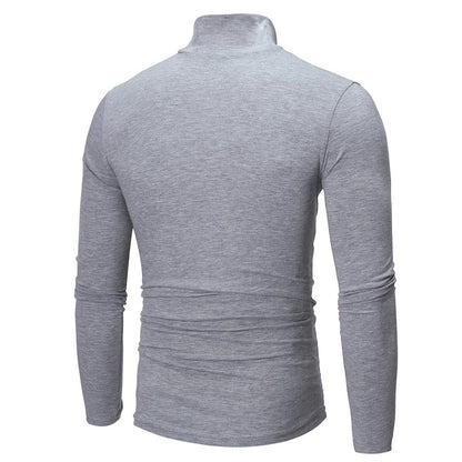 Hellgraues Shirt mit hohem Kragen von hinten, Rückenpartie und Schulternaht sichtbar 9