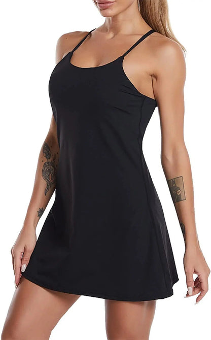 Aktives Sportkleid mit integrierten Shorts und Taschen – Liana