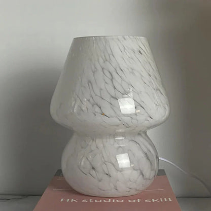 Weiße Marmortischlampe, modernes Design, Wohnzimmerbeleuchtung, skandinavischer Stil.