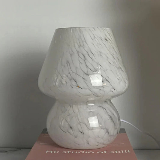 Weiße Marmortischlampe, modernes Design, Wohnzimmerbeleuchtung, skandinavischer Stil.