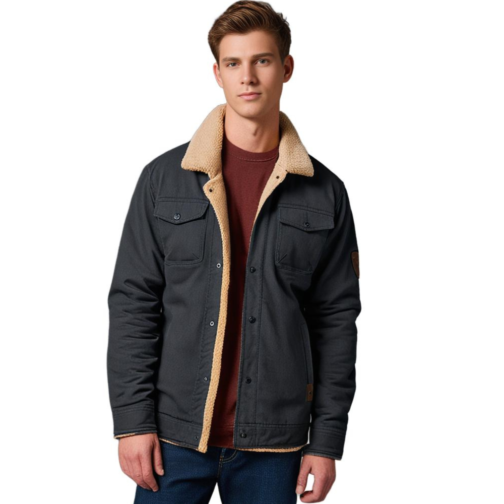 Mann in dunkelgrauer Jacke mit Teddyfutter, Hemdkragen, Brusttaschen, lässiger Wintermode.