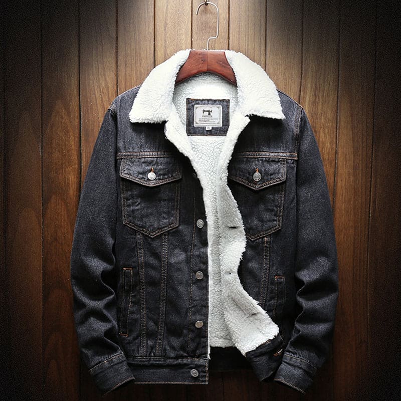 Schwarze Herren-Denimjacke mit weißem Futter, Wintermode, warme Freizeitkleidung.