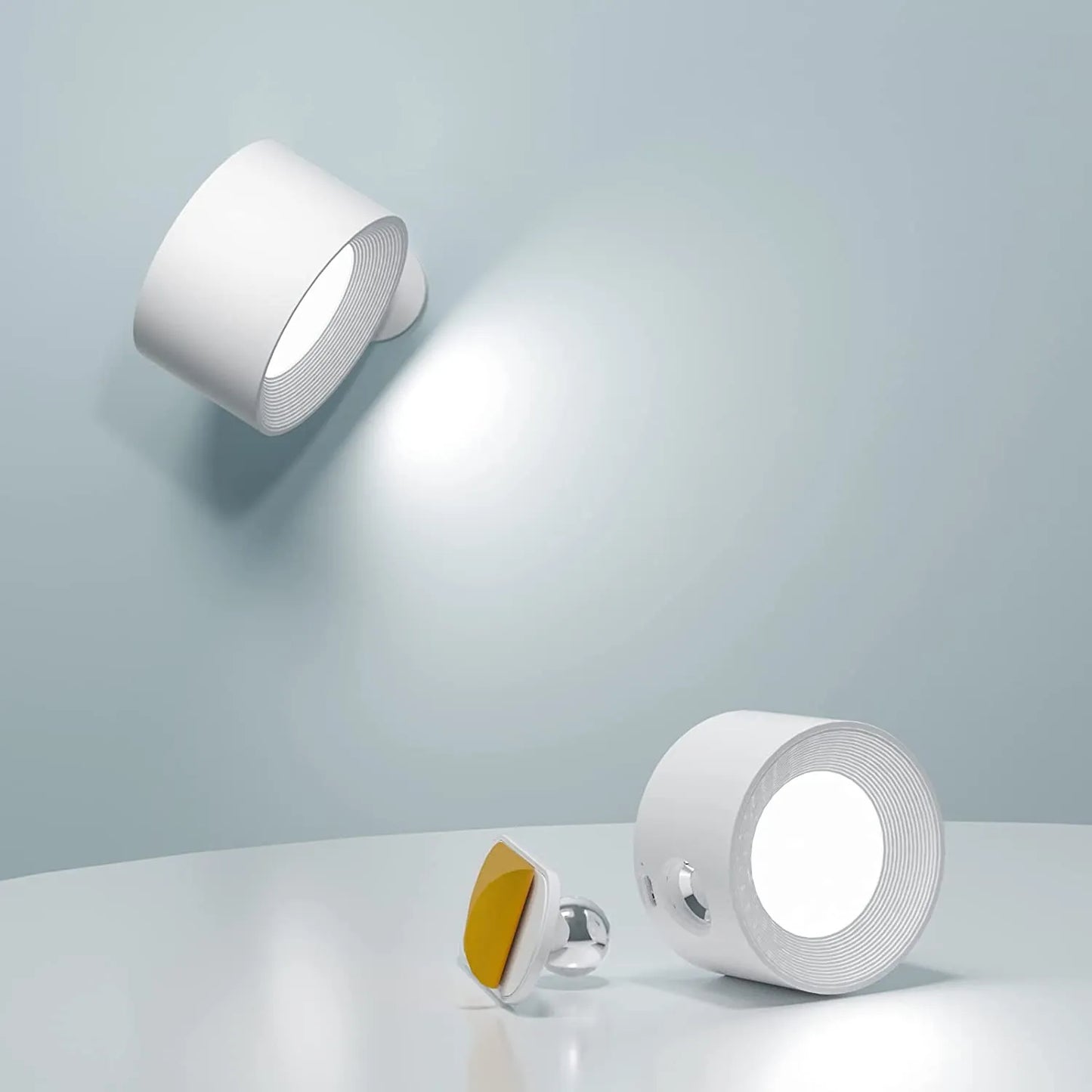 Weiße kabellose Wandleuchte, modernes Design, Easy Stick, LED, minimalistisch, Innenbeleuchtung.