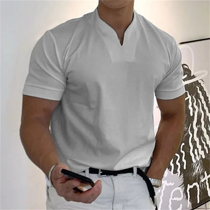 Atmungsaktives Herren Fitnessshirt mit V-Ausschnitt –  Timo