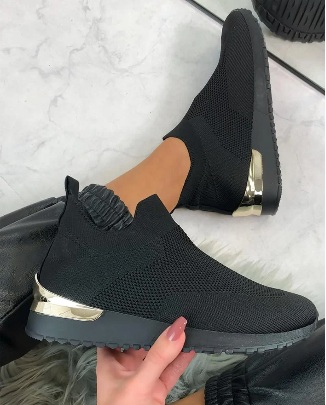 Schwarze elastische Damen-Sneaker, atmungsaktiv, rutschfest, modisch, bequem.