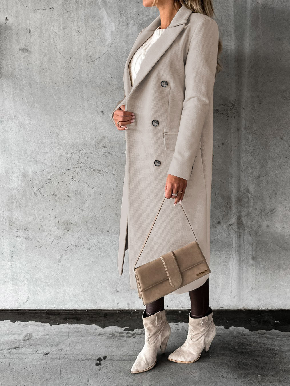 Eleganter Damenmantel beige, Knöpfe, Herbstmode, stilvoll, bequem, modisch, lang, klassisch