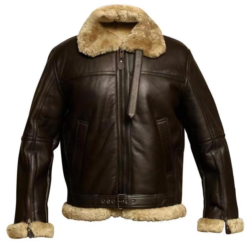 Frontansicht der dunkelbraunen Lederjacke mit Fellkragen, Reißverschluss, Taschen, Gürtel und Fellbesatz an Saum und Ärmeln 6