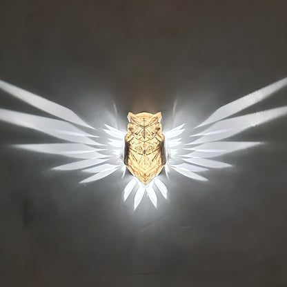 Eulenförmige Wandlampe aus Holz mit leuchtenden Flügeln, moderne Dekoration, LED-Beleuchtung.