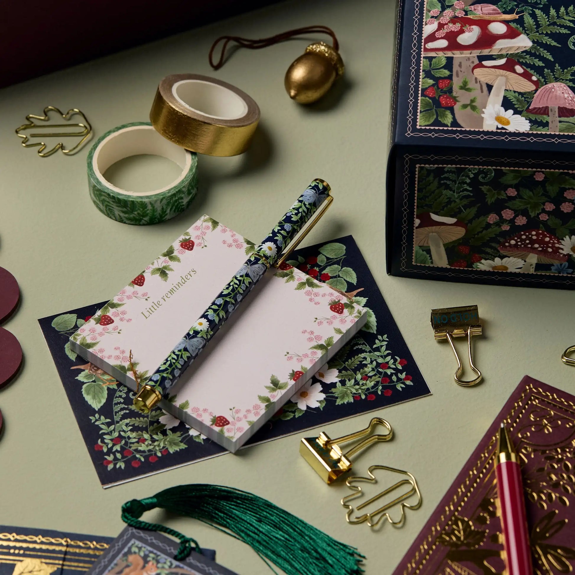 Floral Stift und Notizblock-Set, dekorative Büroklammern, Washi-Tape, Geschenkbox, grün, gold.