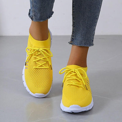 Gelbe atmungsaktive Turnschuhe mit rutschfester Sohle, Damenmode, Freizeitkleidung.