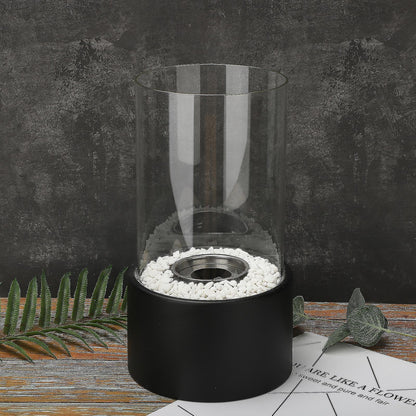 Moderne schwarze Öllampe mit Glaszylinder und weißen Steinen, dekorativ, Tischdekoration.