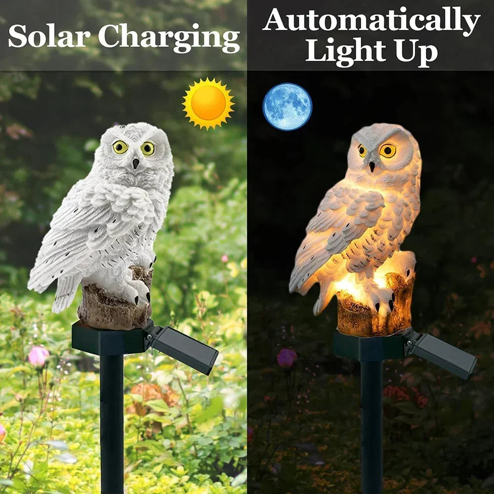 Gegenüberstellung der weißen Eule tagsüber beim Aufladen und nachts mit warmweißem Licht.