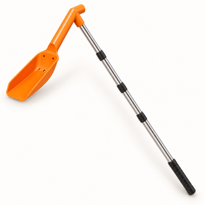 Orange Schaufel mit gelochtem Blatt am Edelstahl-Teleskopstiel mit schwarzem Griff, freigestellt auf weißem Hintergrund 3