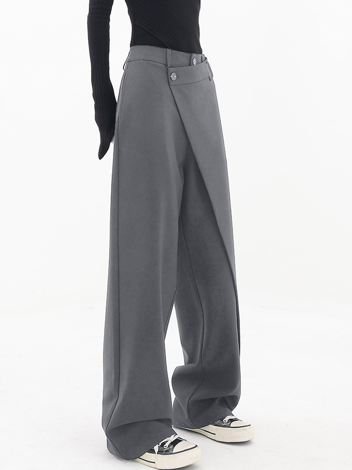 Graue asymmetrische Baggy-Hose für Damen, modisch, bequem, aus Baumwolle.