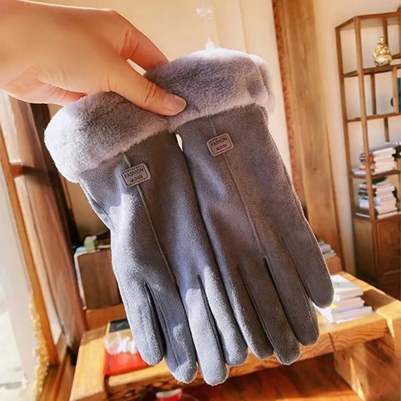 Graue Damenhandschuhe aus Wildleder mit Fellfutter, winterfest, modisch, warm.