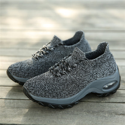 Graue Strick-Sneaker mit dicker Sohle, atmungsaktiv, ideal für Damen, bequemes Design.