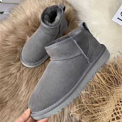 Graue Damen-Winterstiefel aus Wildleder, warm gefüttert, rutschfeste Sohle, modisch und bequem.