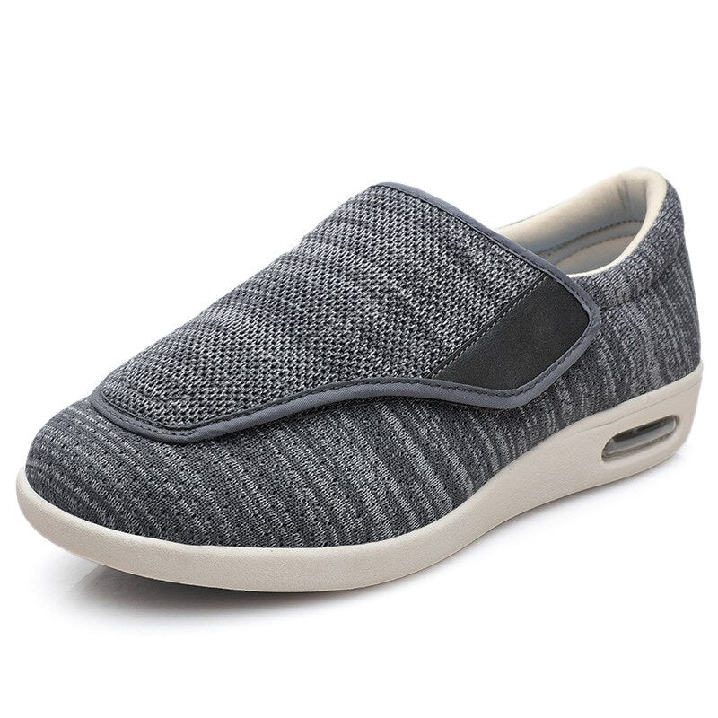 Grauer orthopädischer Herrenschuh, Klettverschluss, atmungsaktiv, rutschfeste Sohle.