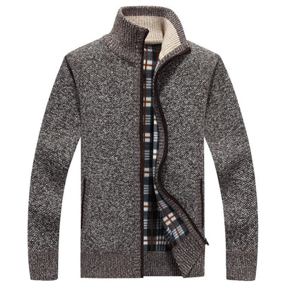 Grauer Herren-Strickjacke mit Reißverschluss, kariertes Innenfutter, warm, modisch.