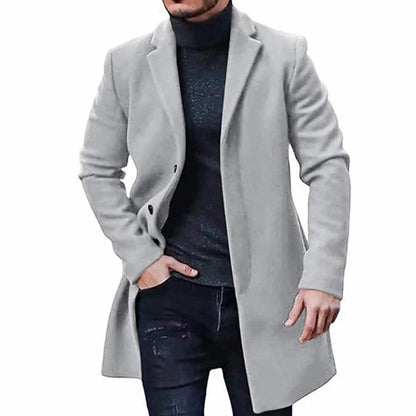 Grauer Herrenmantel, eleganter Wollmantel, Wintermode, klassischer Stil, warm und stilvoll.