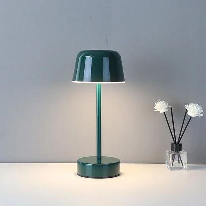 Grüne Tischlampe aus Metall, modernes Design, Beleuchtung für Wohnzimmer oder Büro.
