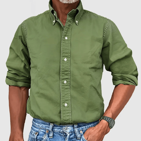 Grünes Herrenhemd aus Baumwolle, langärmelig, Button-Down-Kragen, lässiger Stil.