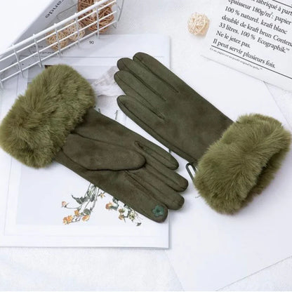 Damenhandschuhe aus grünem Wildleder mit Kunstfellbesatz, elegant und warm für den Winter.