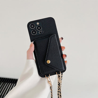 Schwarze Crossbody-Handyhülle mit Kartenfach und Kette, Lederoptik, modisch und praktisch.