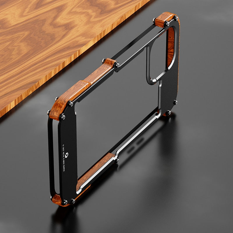 Hochwertige Handyhülle aus Holz und Metall, stilvolles Design, robust und langlebig.