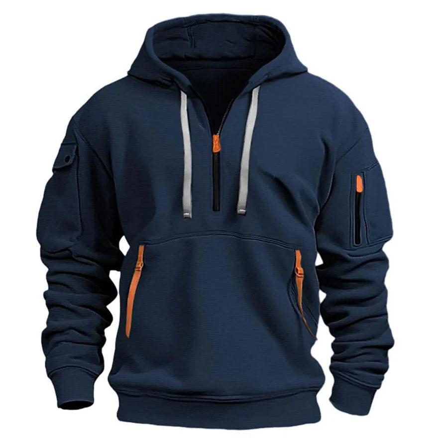 Marineblauer Hoodie von vorn mit grauen Kordeln, kurzem Reißverschluss und orangefarbenen Taschenzippern 1