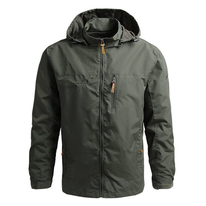 Armeegrüne Herrenjacke mit Kapuze, Reißverschluss, wasserabweisend, Outdoor-Bekleidung.