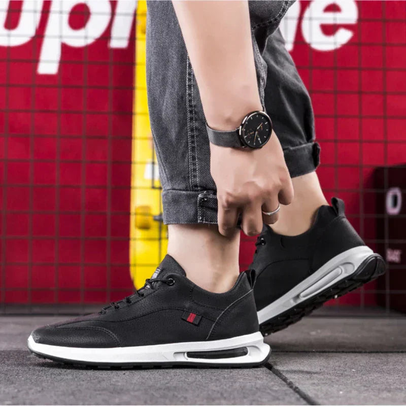 Schwarze Herren-Sneaker, atmungsaktiv, rutschfest, Freizeitschuhe, 2023 Trend, Sportstil.