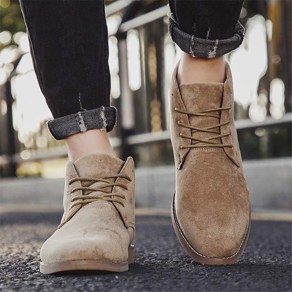 Beige Wildlederstiefel für Herren, lässig, mit Schnürung, straßentauglich, modisch.