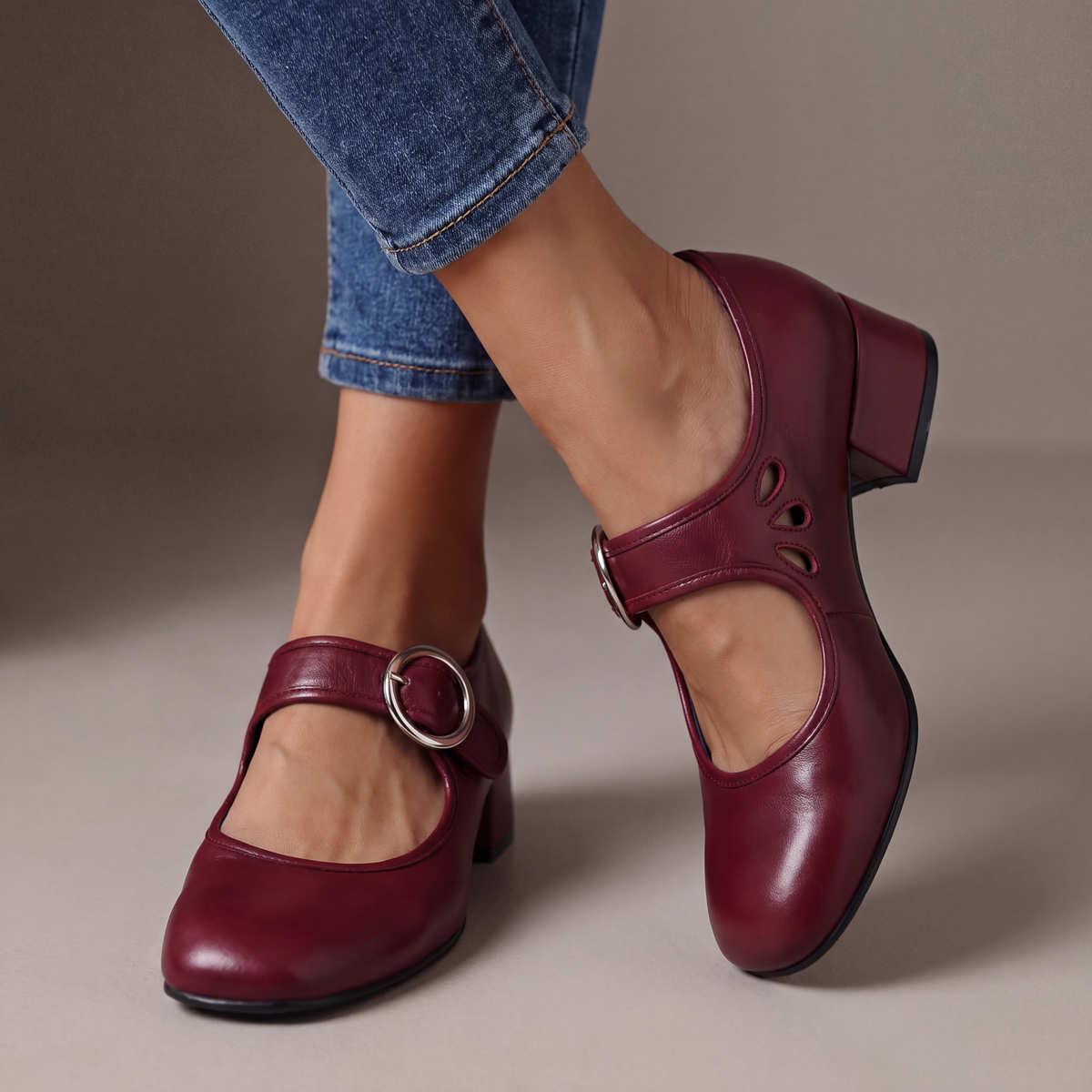 Braune Leder-Riemchen-Pumps mit Schnallenriemen und Blockabsatz, andere Ansicht
