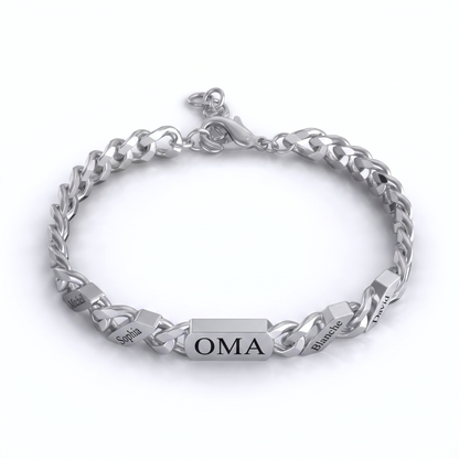 Silberfarbenes Gliederarmband mit graviertem Mittelteil und vier gravierten Namensgliedern