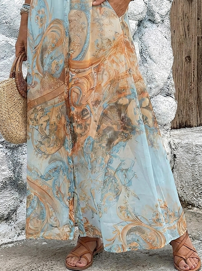 Damen-Maxikleid, detail des fließenden, leicht transparenten Rocks in Hellblau mit orange-beigem Ornamentmuster