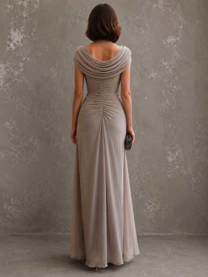 Beiges Maxikleid mit drapiertem Rückenausschnitt und bodenlangem Rock, weitere Ansicht
