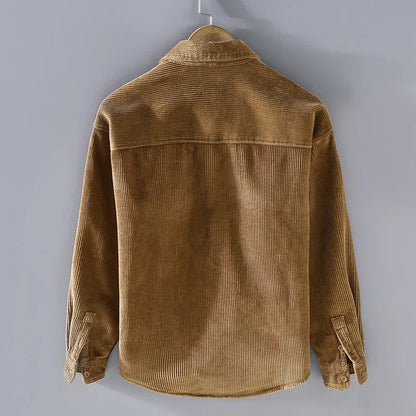 Khaki Cordhemd aus Cord, langärmelig, Herrenmode, Rückansicht, Herbstkleidung, lässig.