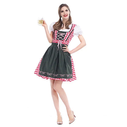 Rot-weiß kariertes Dirndl mit dunkelgrüner Schürze und weißer Puffärmelbluse, Frontansicht.