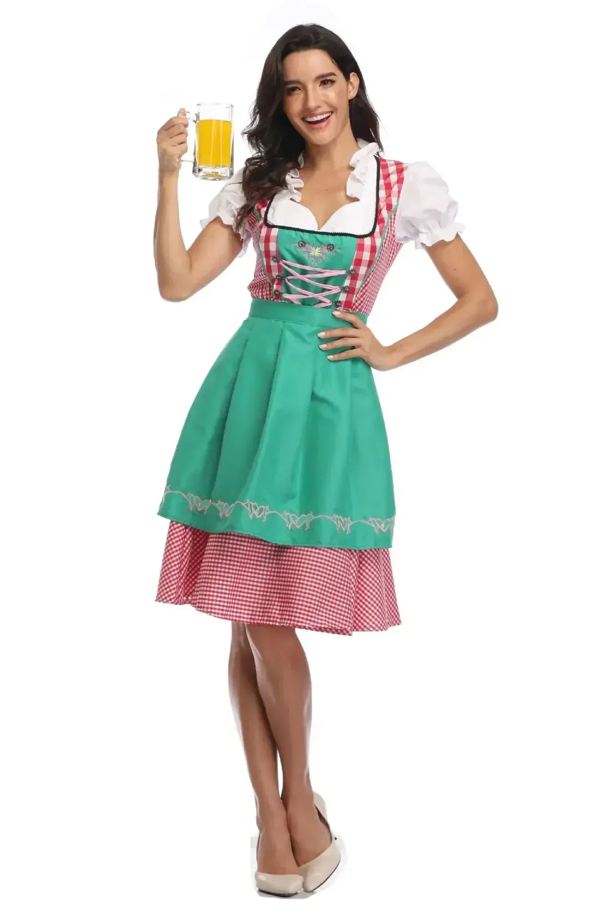 Rot kariertes Dirndl mit grüner bestickter Schürze und rosa Schnürung, Frontansicht.