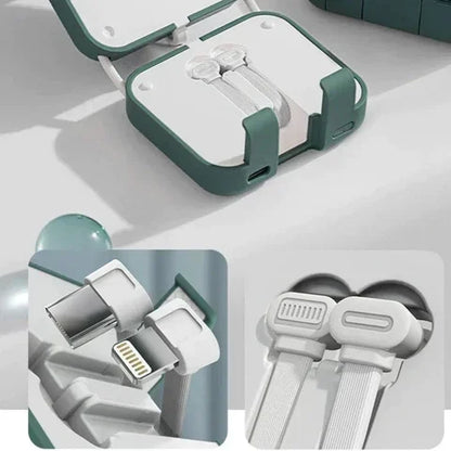 Grünes USB-Kabel-Organizer-Etui mit integriertem Ladekabel und Adapter, kompakt, tragbar.