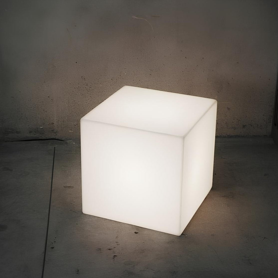 Leuchtender weißer Würfel, LED-Licht, modernes Design, Innenbeleuchtung, minimalistisch.