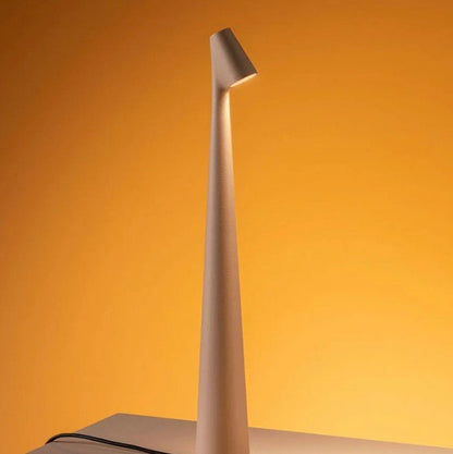 Wiederaufladbare LED-Tischlampe, weitere Ansicht mit leuchtender Lampe aus Kunststoff.