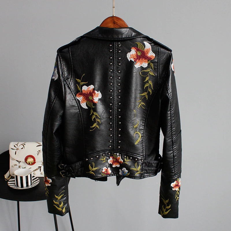 Herbstliche bestickte Damen Kunstlederjacke im Bikerstil – Eleonora