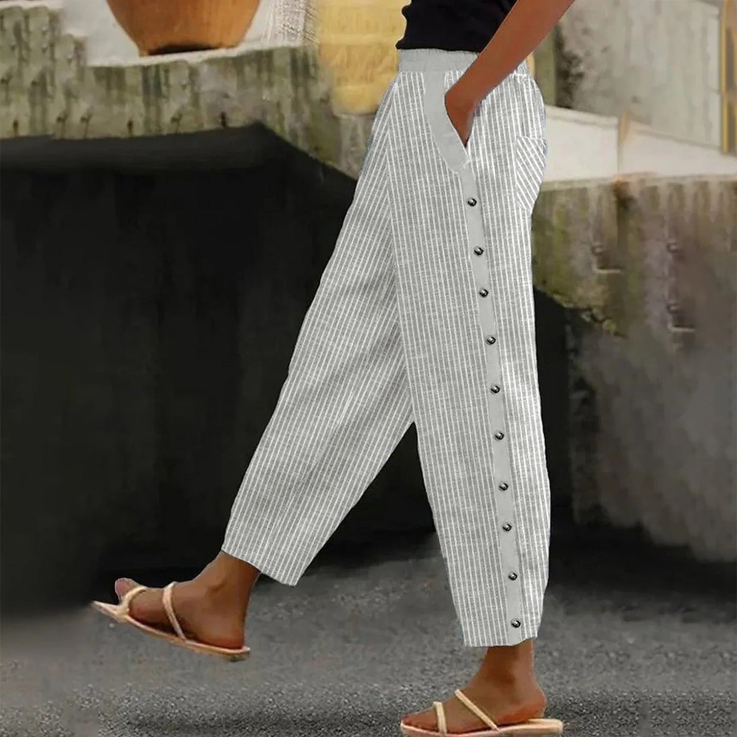 Gestreifte High-Waist Damen Hose mit Zierknöpfen – Herbstzauber Florence