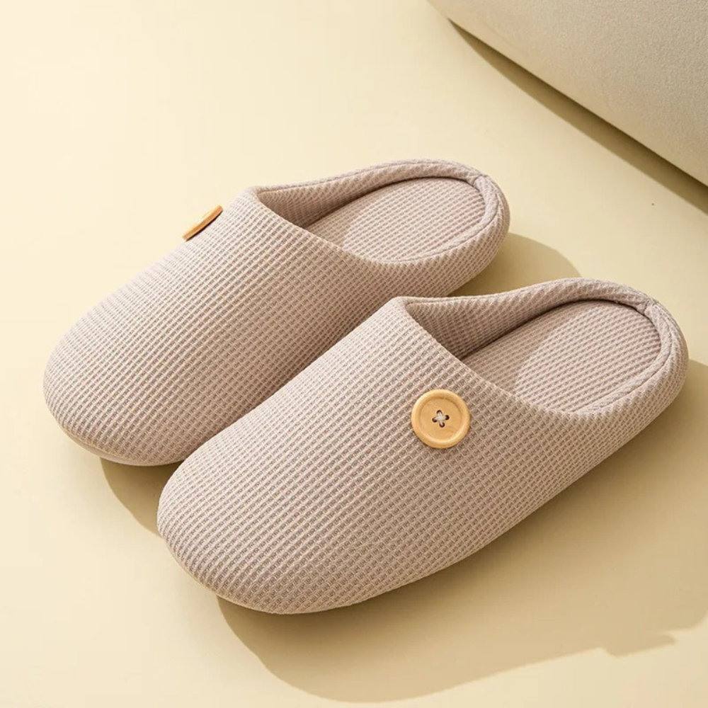 Khaki Memory Foam Hausschuhe, rutschfest, bequem, mit Knopf, für Damen und Herren.