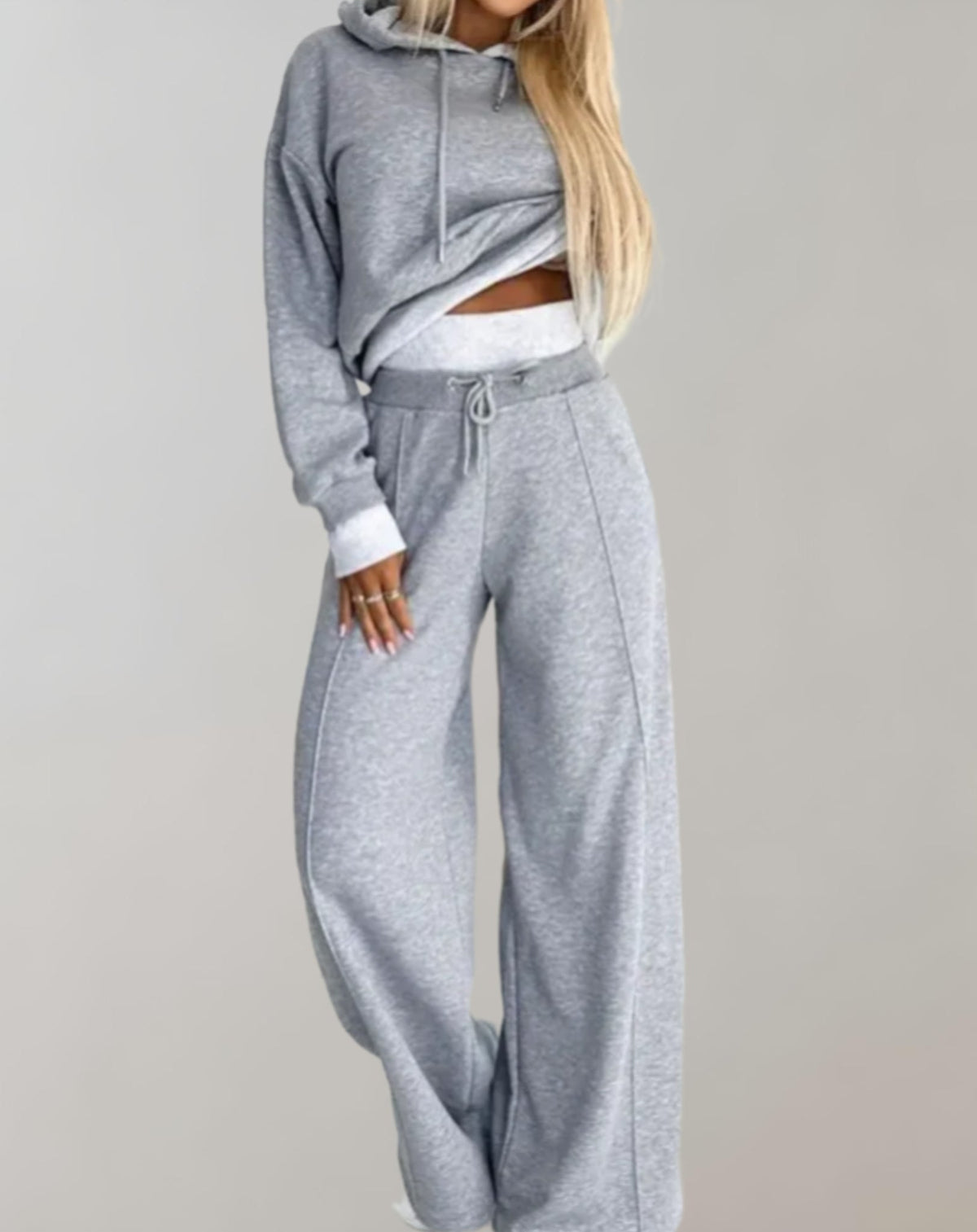 Damen 2-teiliges Hoodie- und Hosen-Set in Grau meliert, Modelvorderseite